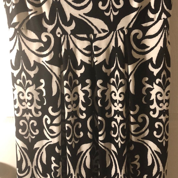 Sleeveless fit and flair dress - Picture 2 of 4